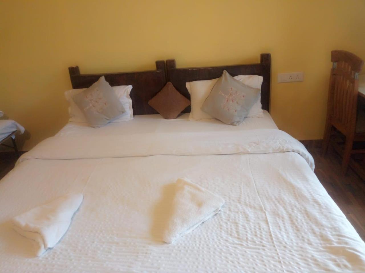 Incredible Birding Camp Apartment Bhimtal Bagian luar foto